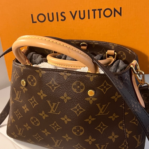 Louis Vuitton Montaigne MM PRE-owned excellent condition. Cross shoulder. Cute! - Picture 2 of 11